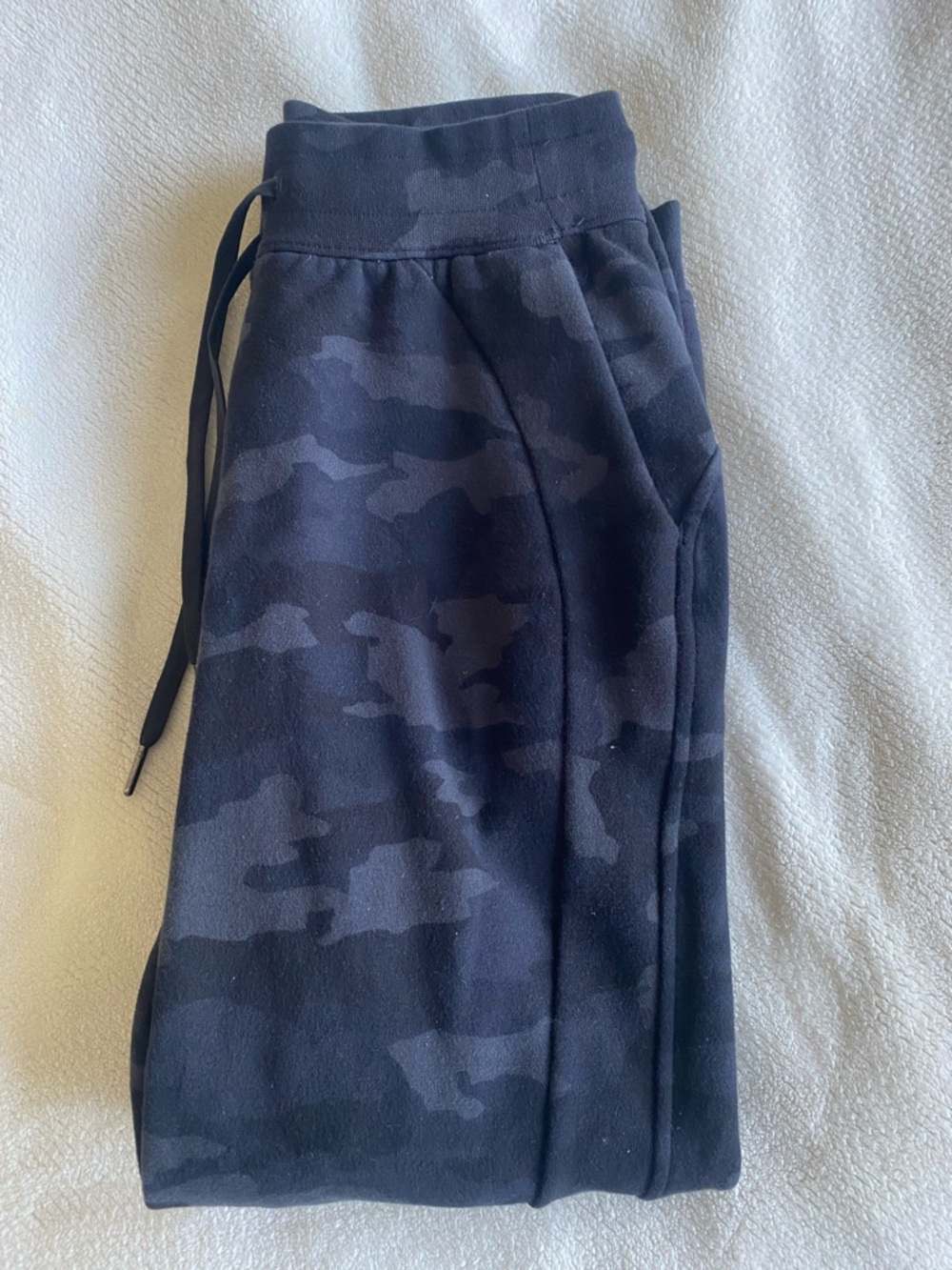lululemon athletica Black & Charcoal Camo Joggers size 4